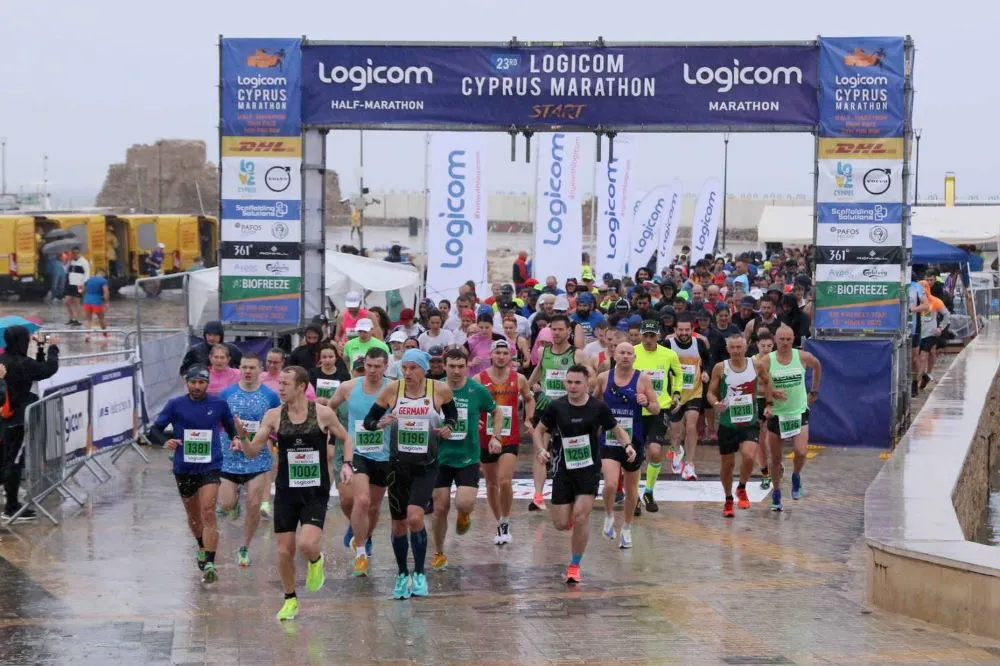 Η βροχή δεν πτόησε τους μετέχοντες στον Logicom Cyprus Marathon
