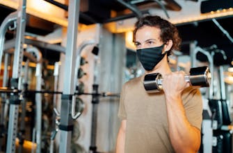 Άνοιγμα των γυμναστηρίων από Δευτέρα: Διπλή μάσκα και self test