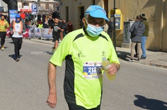 Τρίκαλα: Έτρεξε και τερμάτισε στον ημιμαραθώνιο ο 86χρονος Γιώργος Θεμέλης!