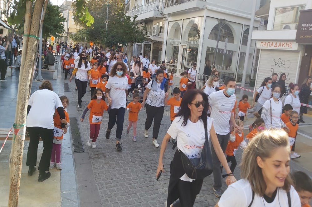 Ηχηρό «όχι» στη βία κατά των γυναικών και κοριτσιών είπαν εκατοντάδες παιδιά (pics) Ηχηρό «όχι» στη βία κατά των γυναικών και κοριτσιών είπαν εκατοντάδες παιδιά (pics)
