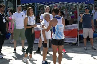 Συγκίνησε στην Χαλκίδα ο 91χρονος Στέλιος Πρασσάς: «Με τον αθλητισμό θα έχετε υγεία σε όλα σας τα χρόνια» (Vid)