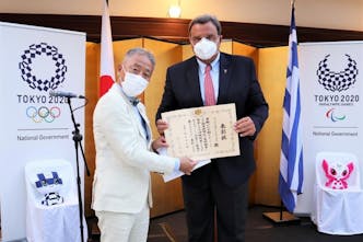 Ο Σπύρος Καπράλος τιμήθηκε από τον Πρέσβη της Ιαπωνίας στην Ελλάδα