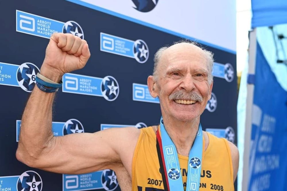 Εκπληκτικός ο 70χρονος Δ. Χρόνης που τερμάτισε σε 3:44 στο Βερολίνο και έγινε 6 star finisher!