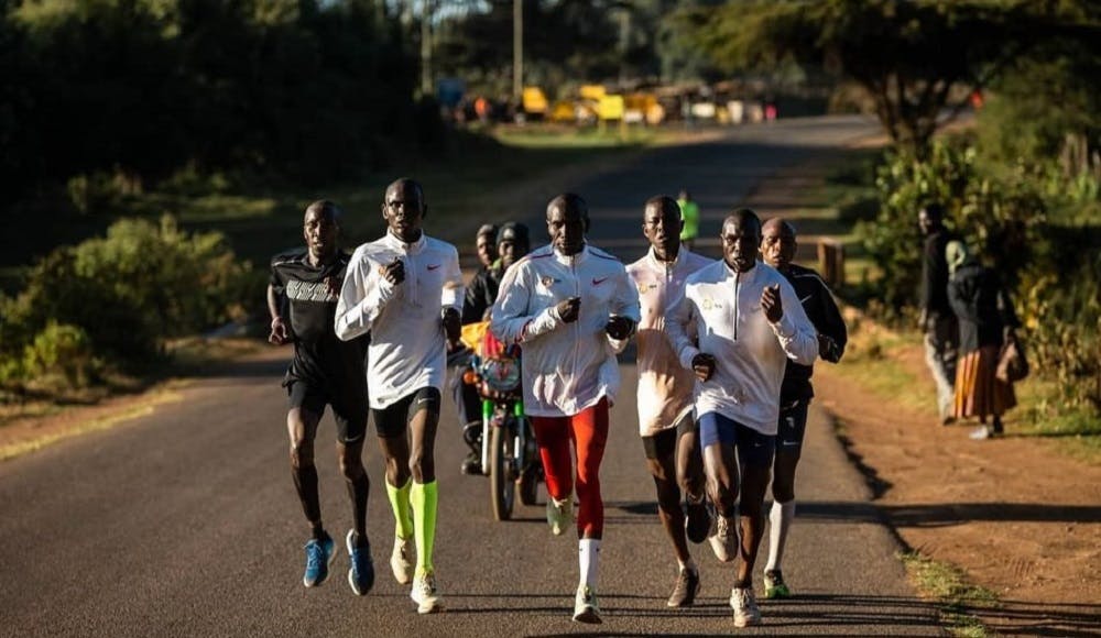 Kenya’s Report: Γιατί οι κορυφαίοι προπονούνται ομαδικά ενώ το τρέξιμο είναι ατομικό άθλημα