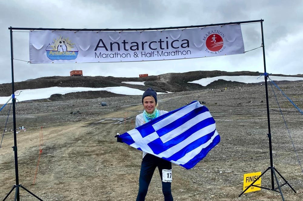 Η Mαρία-Ελουίζα Σταβάρα-Μητσιά έγινε η πρώτη Ελληνίδα που τερματίζει στο μαραθώνιο της Ανταρκτικής!