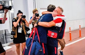 Ingrebritsen: Η «χρυσή» αγκαλιά με τον πατέρα-προπονητή (Vid)