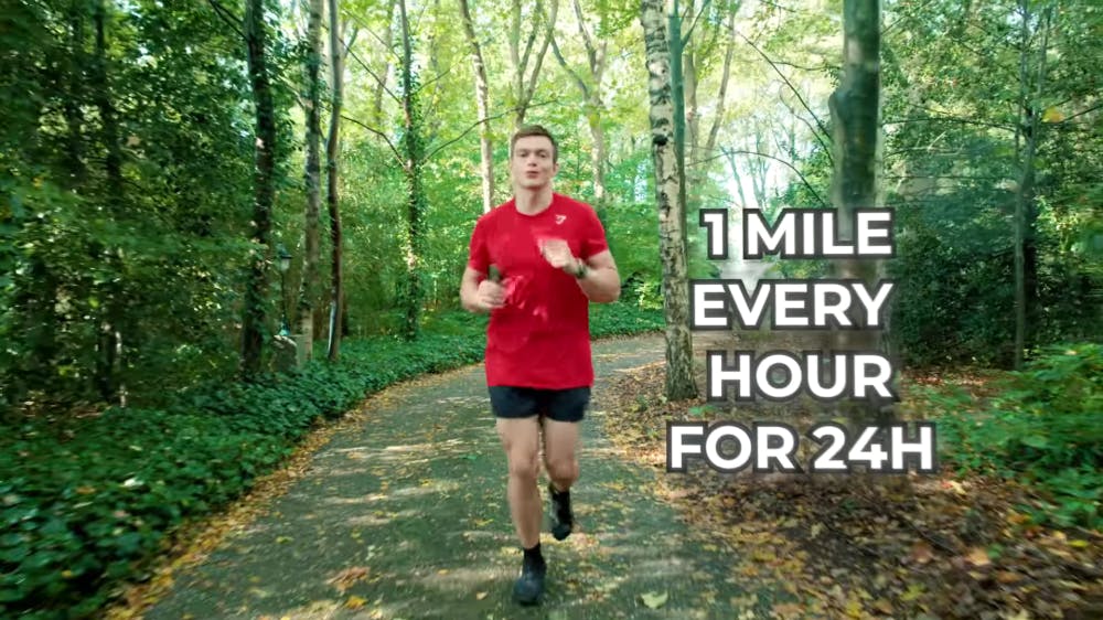 YouTuber έτρεξε ένα μίλι την ώρα για 24 ώρες χωρίς προπόνηση! (Vid)
