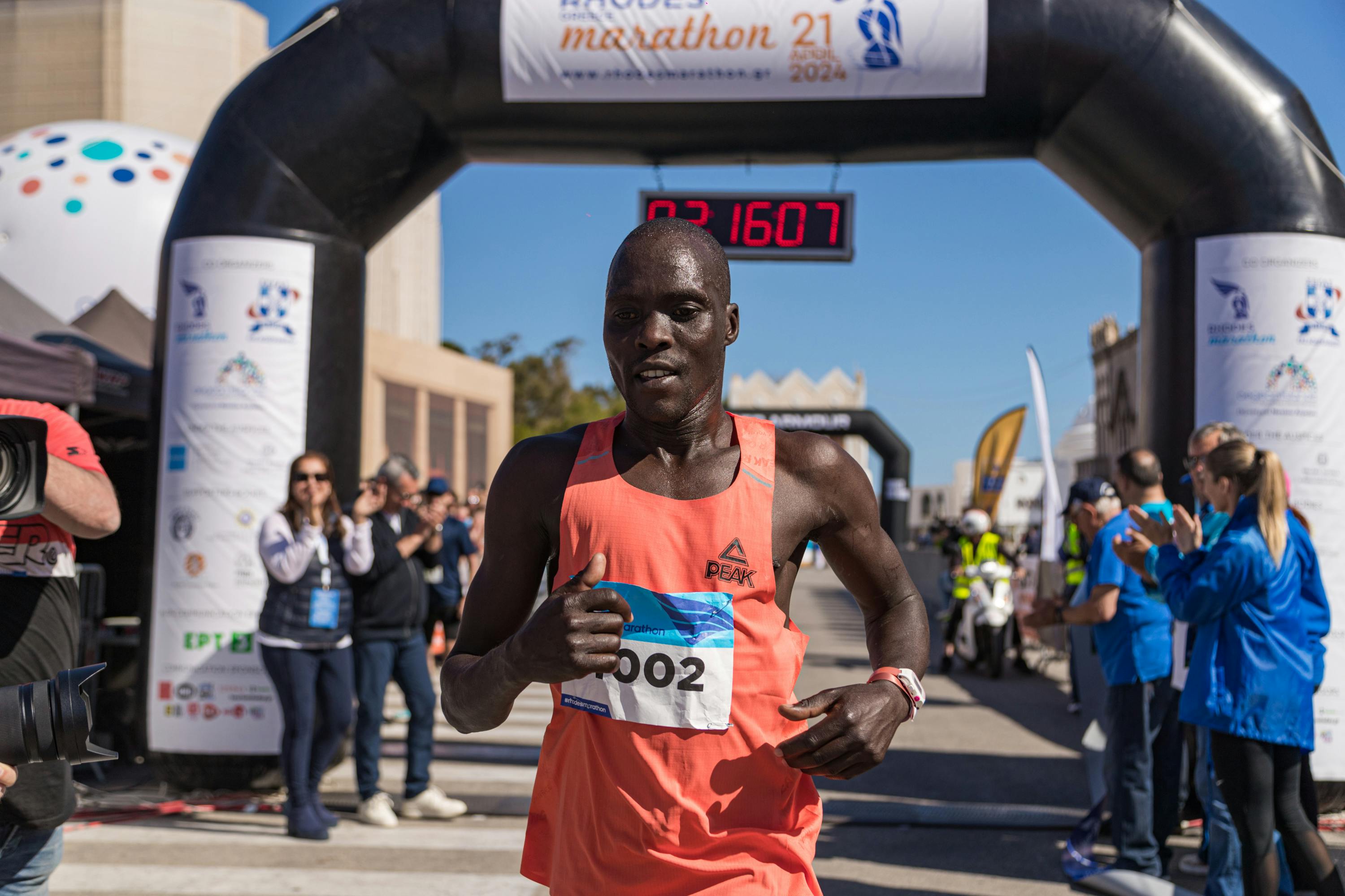 Ρεκόρ διαδρομής στον μαραθώνιο Ρόδου από τον Κενυάτη Moses με 2:16:08!