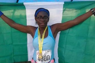 Η μοναδική ιστορία της Adedayo Akinbode που στα 47 της χρόνια το τρέξιμο της άλλαξε τη ζωή