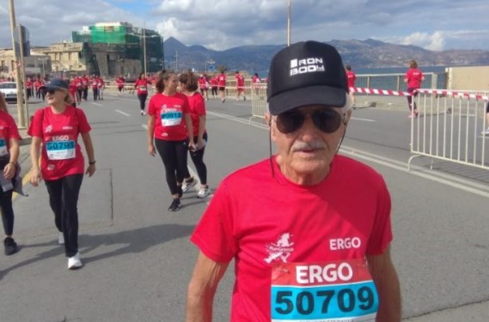 O 84χρονος δρομέας που έτρεξε στο Run Greece του Ηρακλείου και έκανε 5 χιλιόμετρα σε 50 λεπτά!