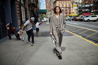 Η DKNY εγκαινιάζει την καμπάνια «DKNY FOR YOU», γιορτάζοντας όλα εκείνα που δίνουν στη Νέα Υόρκη την ταυτότητά της