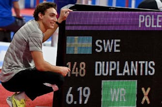 Παγκόσμιο ρεκόρ από τον Duplantis που «πέταξε» στα 6.19μ. (Vid)