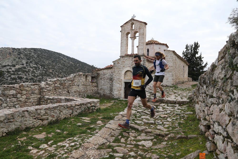 Ο 7ος Αγώνας Trail Παναγίας Φανερωμένης: Τρέξαμε, Διασκεδάσαμε και Δεν Παγώσαμε! runbeat.gr 