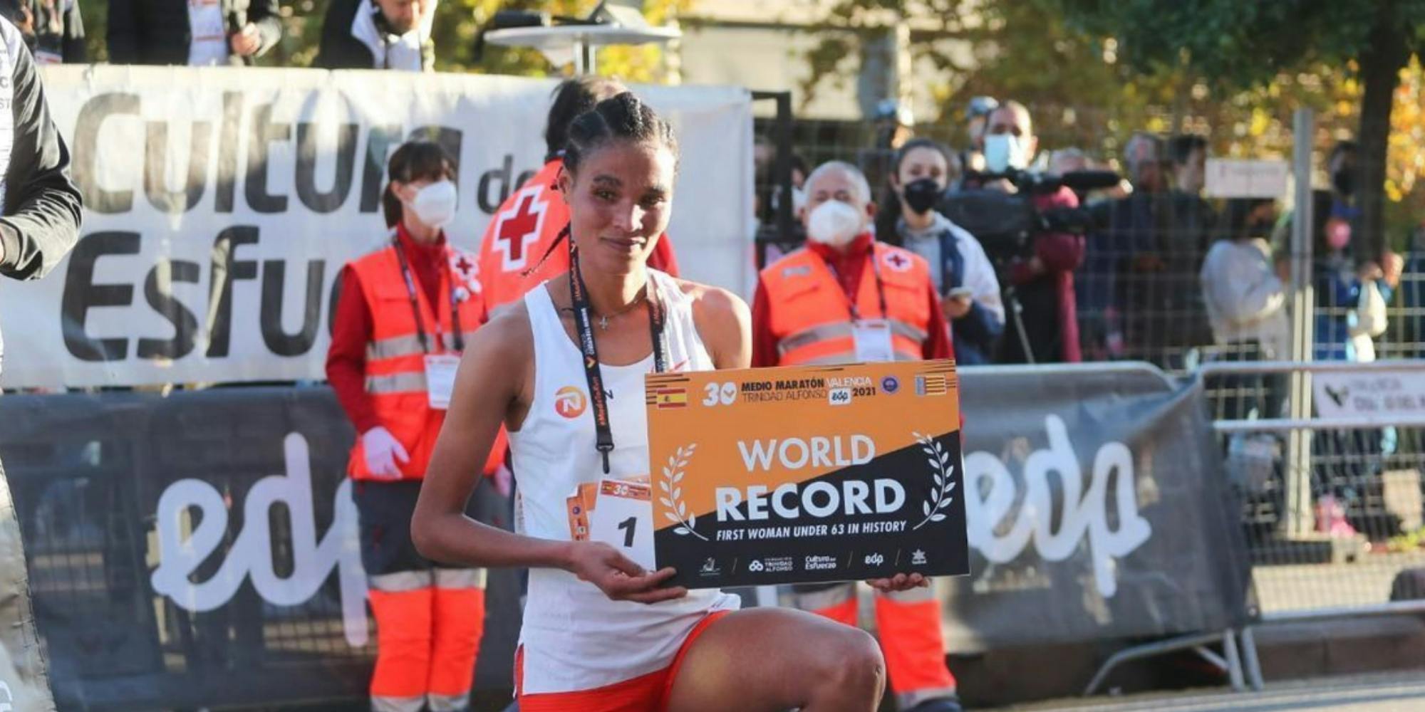 Απίστευτη Gidey: Παγκόσμιο ρεκόρ στον Ημιμαραθώνιο της Βαλένθια με 1:02:52- Νικητής ο Kipchumba!