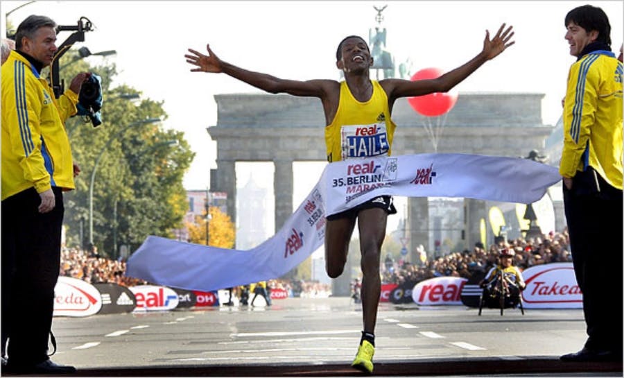 Haile Gebrselassie: «Με τα σημερινά παπούτσια το ρεκόρ μου θα ήταν κάτω από 2 ώρες» (Vid)