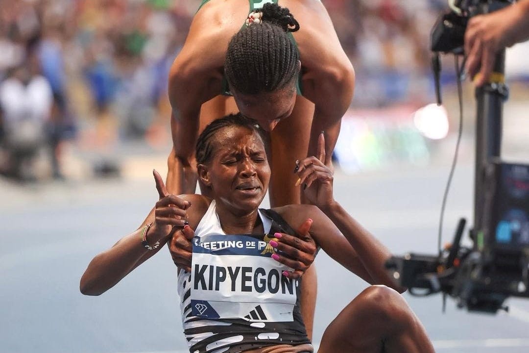 Η συγκίνηση της Kipyegon μετά το δεύτερο παγκόσμιο ρεκόρ της μέσα σε μία εβδομάδα