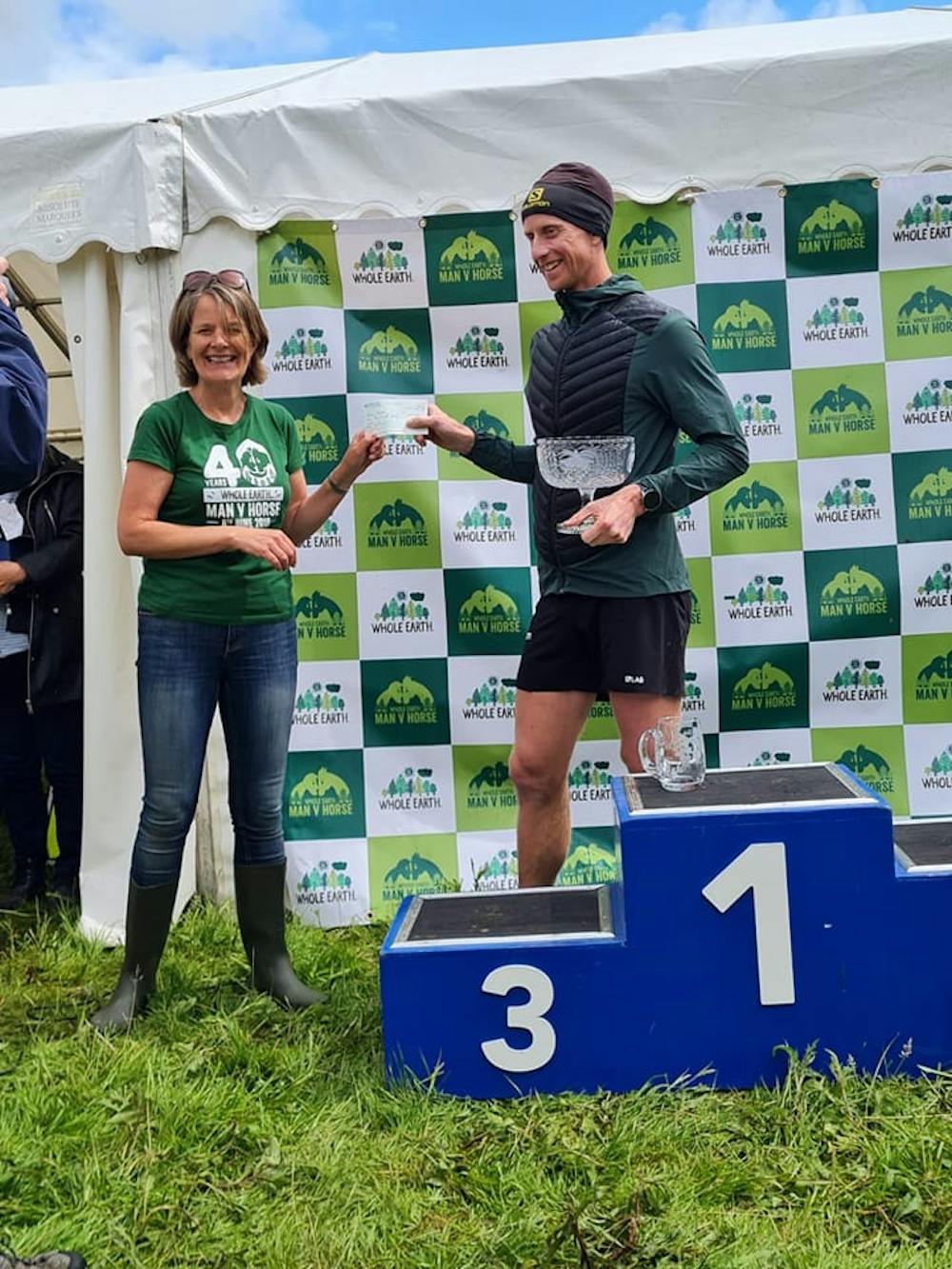 «Man v Horse»: Άνθρωπος κέρδισε για πρώτη φορά στα τελευταία 15 χρόνια τα άλογα στον πιο ιδιαίτερο μαραθώνιο! runbeat.gr