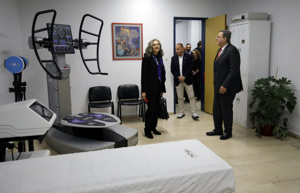 Εγκαινιάστηκε από τον Ισίδωρο Κούβελο και τη Σοφία Σακοράφα το φυσικοθεραπευτήριο στο ΟΑΚΑ