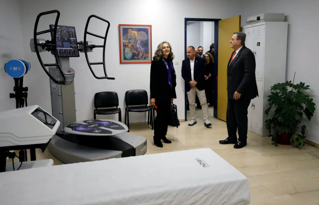 Εγκαινιάστηκε από τον Ισίδωρο Κούβελο και τη Σοφία Σακοράφα το φυσικοθεραπευτήριο στο ΟΑΚΑ