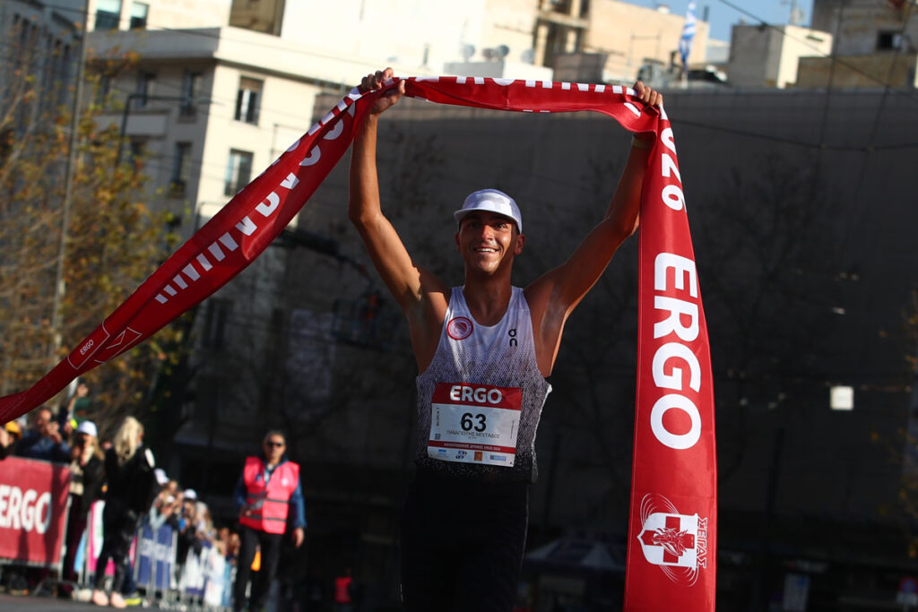 Παναγιώτης Μπιτάδος: Επέστρεψε από την Κολομβία τα ξημερώματα της Πέμπτης και το πρωί της Κυριακής νίκησε τον Ημιμαραθώνιο Αθήνας!
