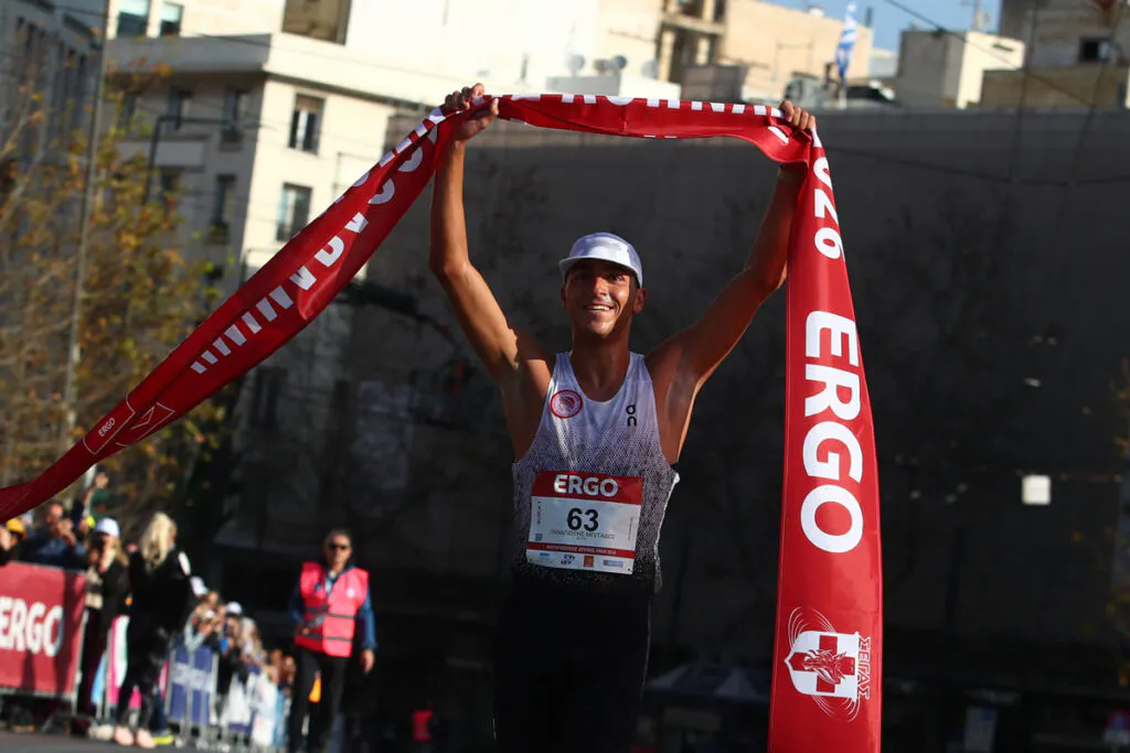 Παναγιώτης Μπιτάδος: Επέστρεψε από την Κολομβία τα ξημερώματα της Πέμπτης και το πρωί της Κυριακής νίκησε τον Ημιμαραθώνιο Αθήνας!