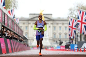 Mo Farah: Έτρεξε τον τελευταίο του μαραθώνιο στο Λονδίνο και αποσύρεται τον Σεπτέμβριο