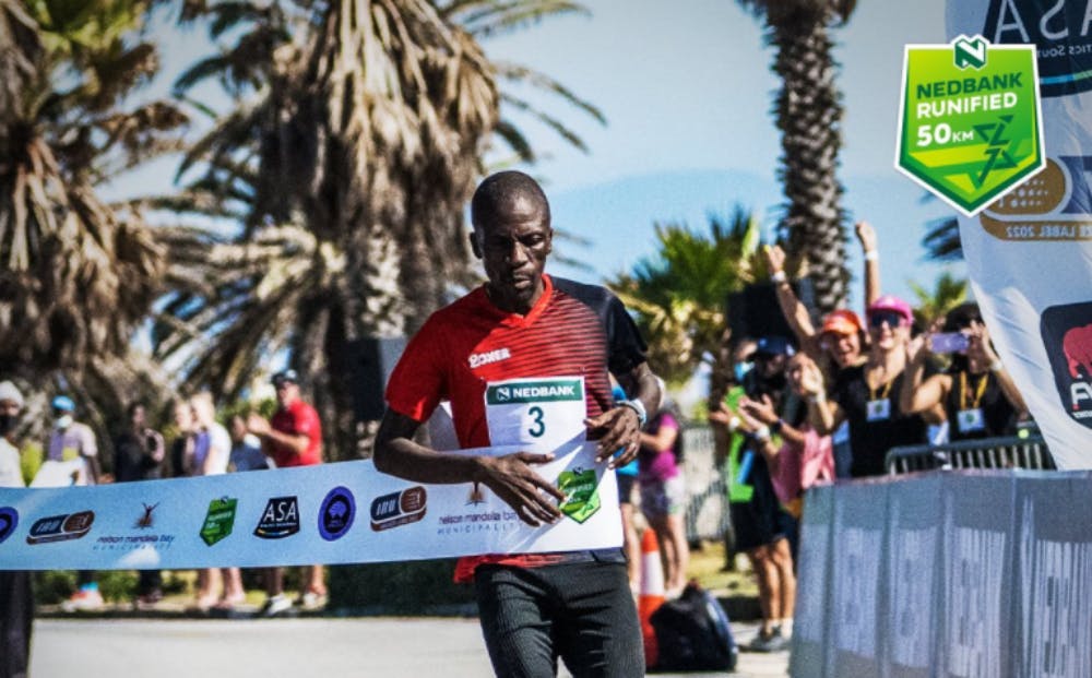 Διέλυσε το παγκόσμιο ρεκόρ στα 50 χιλιόμετρα με 2:40:13 ο Stephen Mokoka!