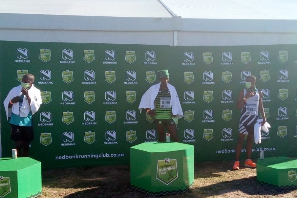 Νέο παγκόσμιο ρεκόρ στα 50 χιλιόμετρα ανδρών με 2:42:07 από τον Ketema Negasa στη Νότια Αφρική