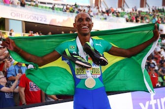 Εκπληκτικός ο Alison dos Santos νίκησε στα 400μ. εμπ.-Έβδομος τερμάτισε ο Warholm (vid)