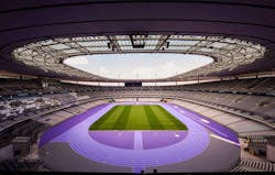 Έτοιμο το εντυυπωσιακό, μωβ ταρτάν στο Stade de France στο Παρίσι για τους Ολυμπιακούς Αγώνες!