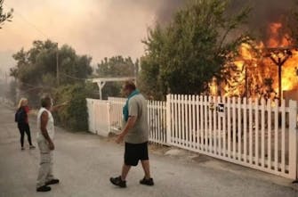Καίγεται και το σπίτι της Κατερίνας Στεφανίδη στην Παλλήνη