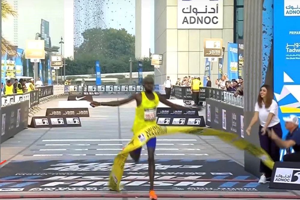 Μαραθώνιος Abu Dhabi: Νικητής ο… λαγός του αγώνα, ο Κενυάτης Timothy Kiplagat Ronoh