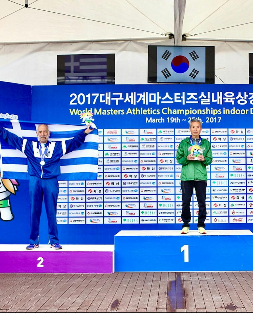 Ιούλιος Άμποτ: Από το «δεν μπορείς να κάνεις βήμα από το κρεβάτι» το 1961 στο Νυχτερινό Ημιμαραθώνιο Θεσσαλονίκης το 2022! runbeat.gr