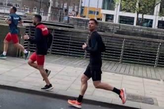 Ο Τσάμπι Αλόνσο βγήκε για τρέξιμο πριν τον τελικό του Europa League στο Δουβλίνο!