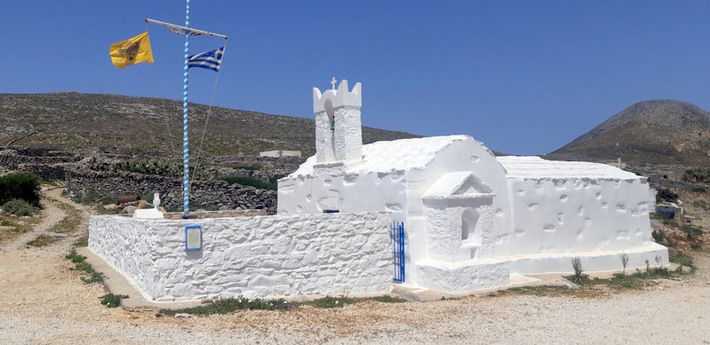 Πεζοπορία στην Αμοργό με θέα το απέραντο γαλάζιο (Pics) runbeat.gr