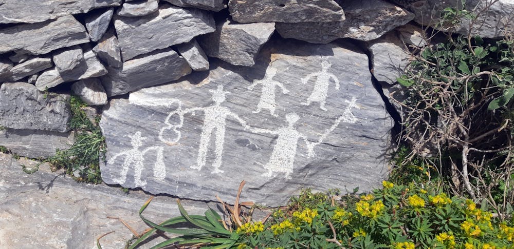 Πεζοπορία στην Αμοργό με θέα το απέραντο γαλάζιο (Pics) runbeat.gr