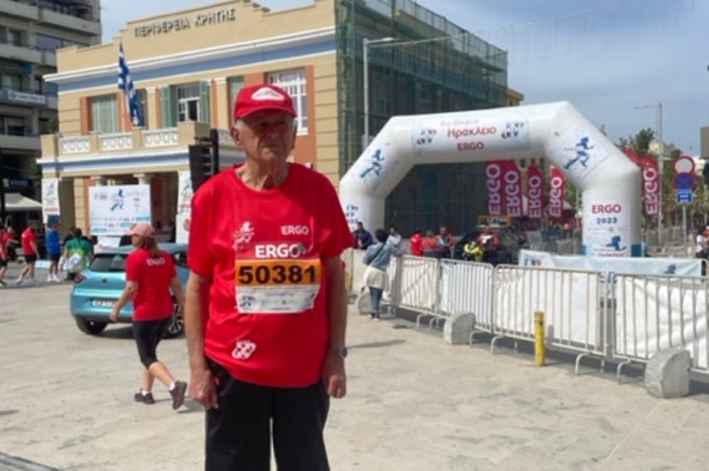 Run Greece Ηράκλειο: Ο 92χρονος Γιάννης Αντωνογιαννάκης τερμάτισε μέσα σε χειροκροτήματα! (Pics)