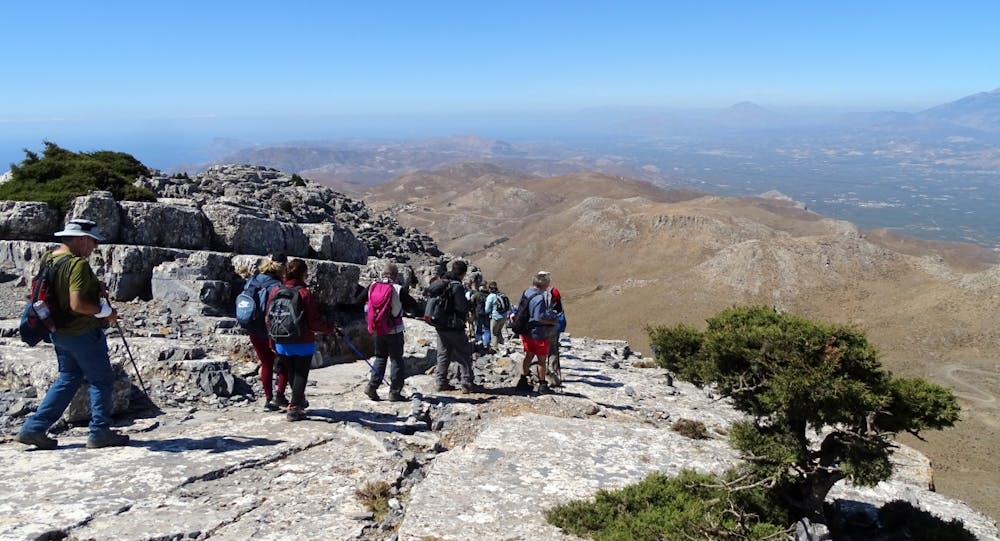 Αστερούσια Όρη: Ανάβαση στην κορυφή του Κόφινας – Μονή Κουδουμά (Pics) runbeat.gr 