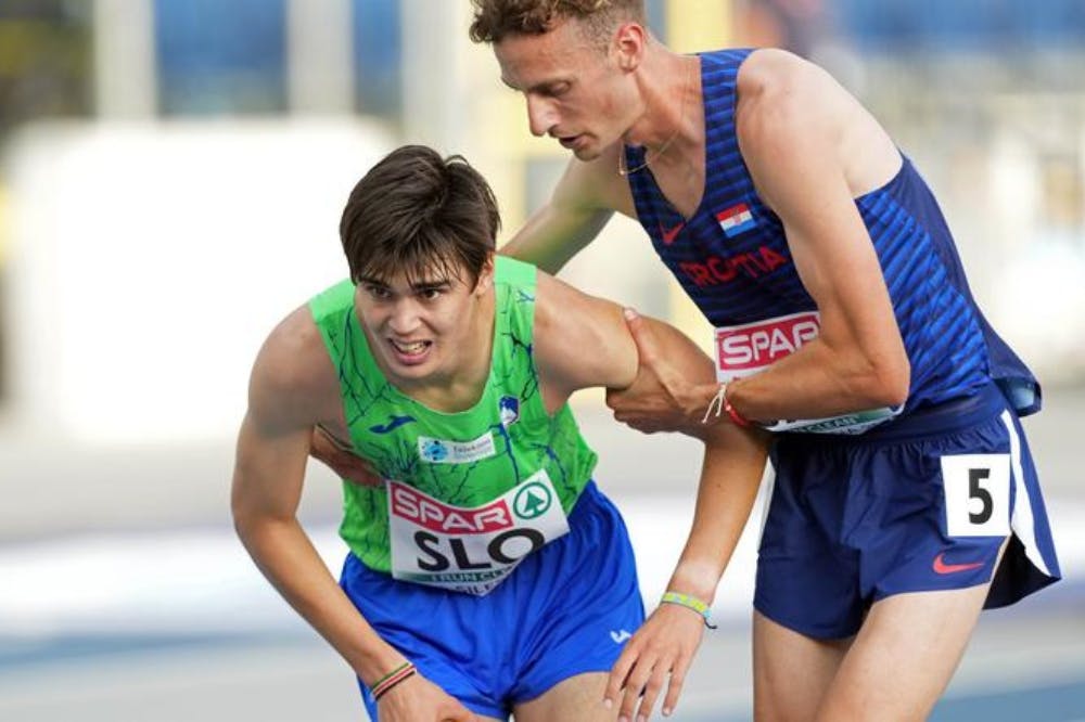 Ευρωπαϊκό πρωτάθλημα ομάδων: Πολύ όμορφη στιγμή με αθλητή που κατέρρευσε στα 5.000 μέτρα (Vid)