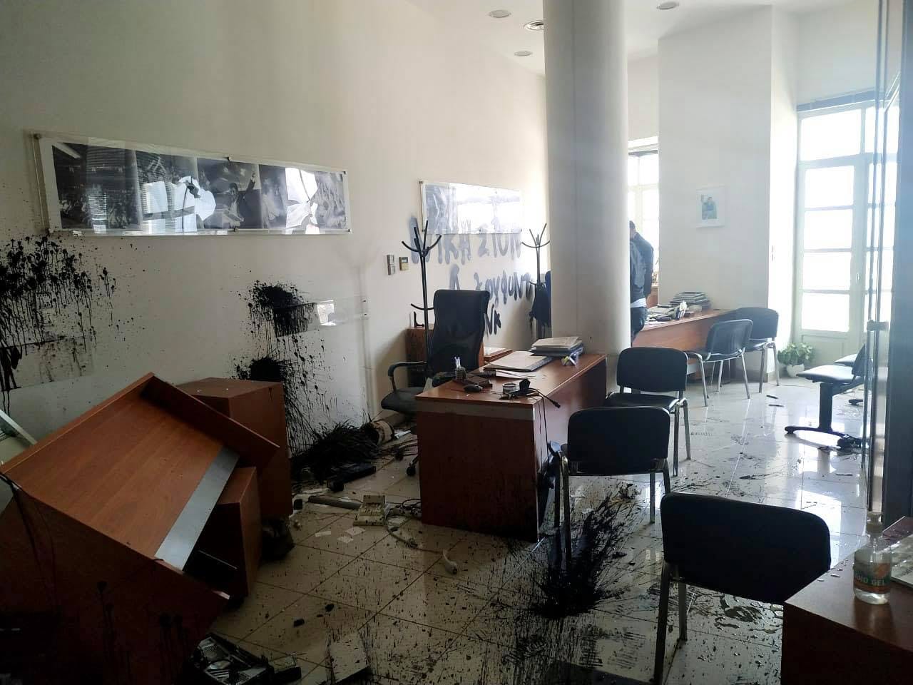 Επίθεση στο πολιτικό γραφείο του Λευτέρη Αυγενάκη