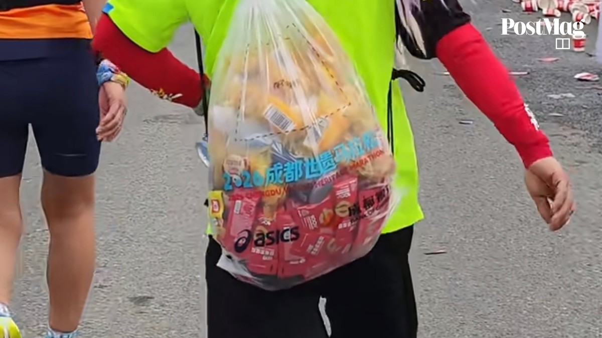 Δρομέας πιάστηκε με σακίδιο γεμάτο τζελ από τους σταθμούς τροφοδοσίας σε μαραθώνιο της Κίνας