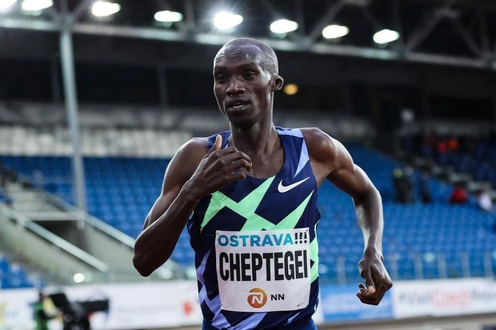 Προσωπικό, αλλά όχι παγκόσμιο ρεκόρ με 7:33:26 στα 3.000 μέτρα για τον Cheptegei