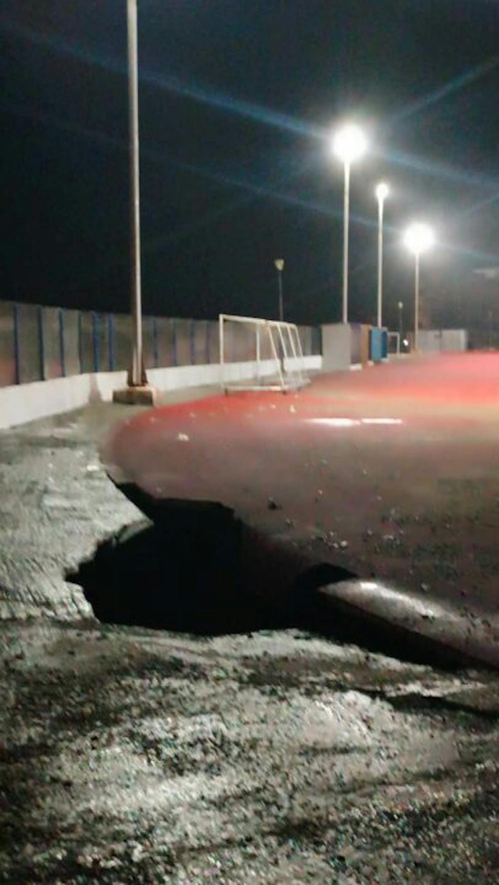 Πρόβλημα στο Δημοτικό στάδιο Κισσάμου: Τρύπα στο ταρτάν από την κακοκαιρία! (Pics) runbeat.gr