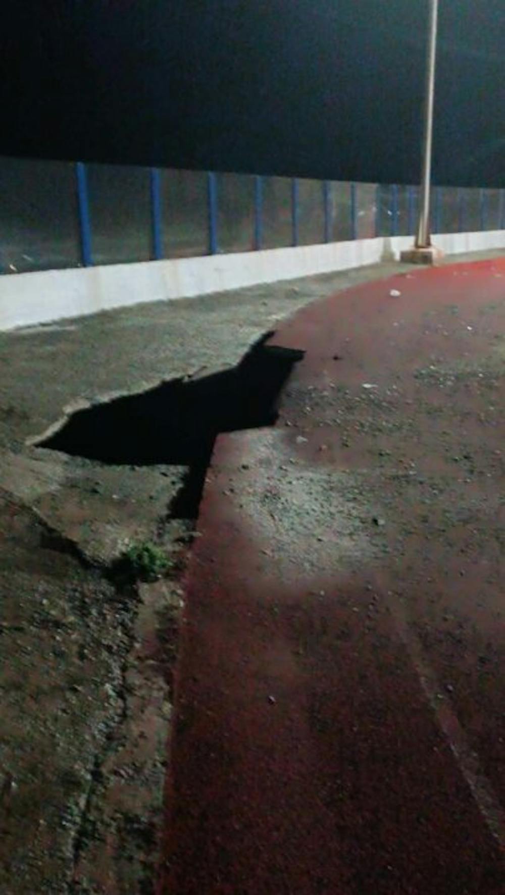 Πρόβλημα στο Δημοτικό στάδιο Κισσάμου: Τρύπα στο ταρτάν από την κακοκαιρία! (Pics) runbeat.gr