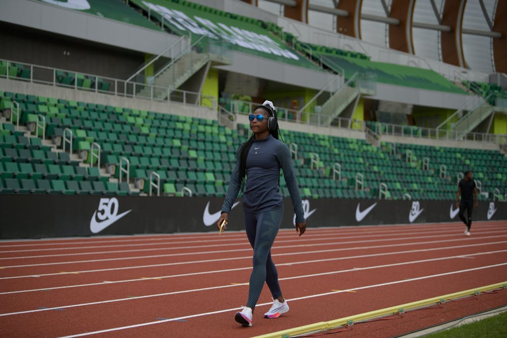 Πραγματοποιούν το ζέσταμά τους οι αθλητές του Diamond League του Γιουτζίν (Pics) runbeat.gr
