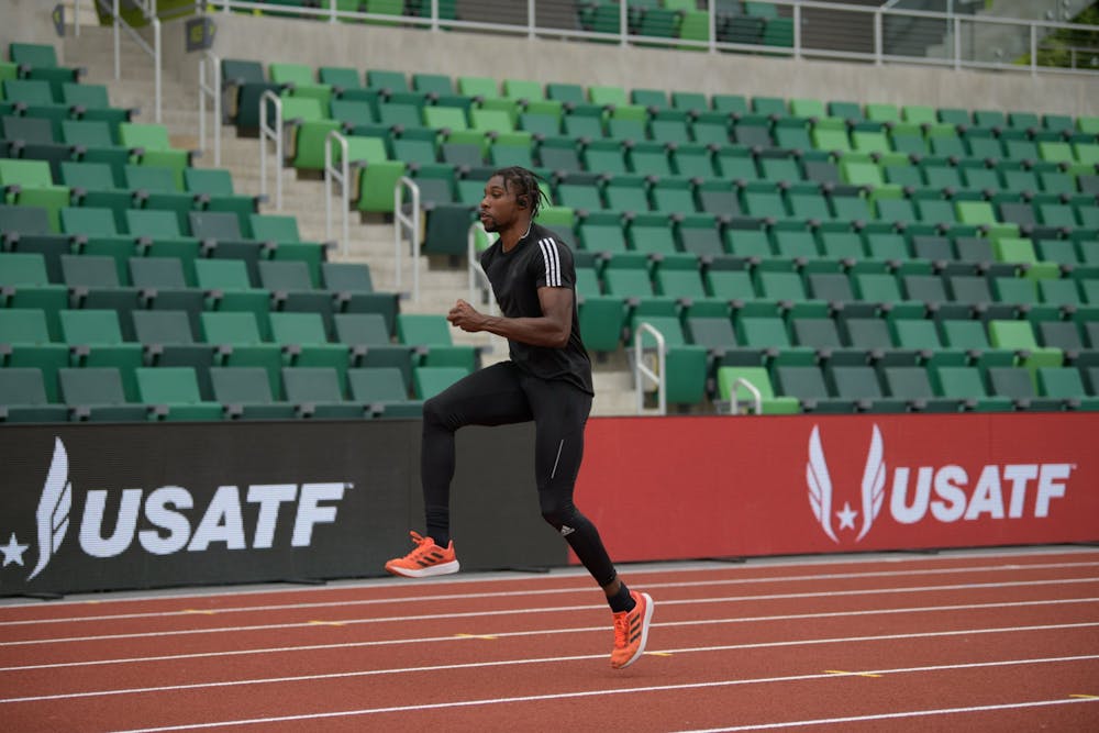 Πραγματοποιούν το ζέσταμά τους οι αθλητές του Diamond League του Γιουτζίν (Pics) runbeat.gr
