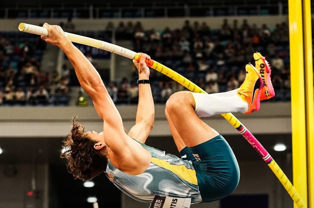 Νέο παγκόσμιο ρεκόρ στο επί κοντώ από τον Mondo Duplantis (vid)