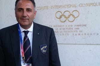 Ο Μιχάλης Φυσεντζίδης Ολυμπιακός Ακόλουθος της Ελλάδας στο Παρίσι