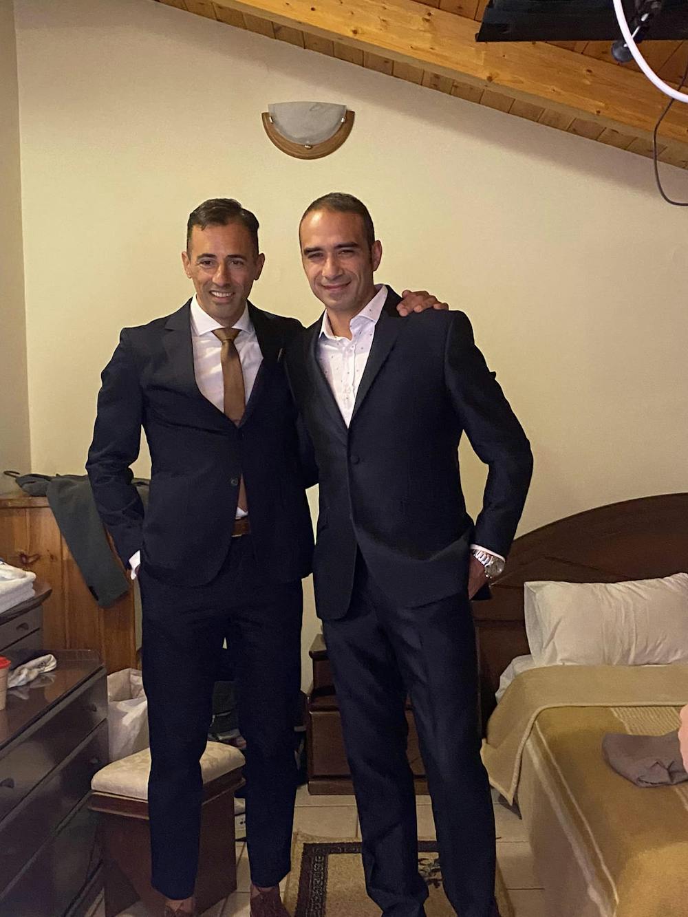 Παντρεύτηκε ο Θεοδωρακάκος με κουμπάρο τον Μερούση! runbeat.gr