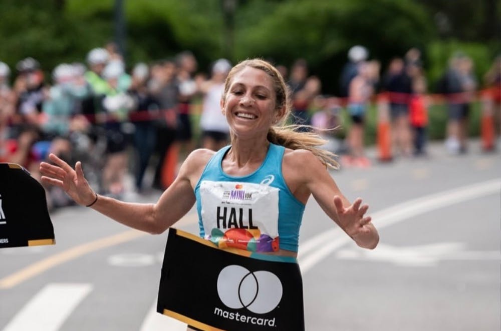 Ρεκόρ Αμερικής στην κατηγορία 40+ από την Sara Hall - Η αποκαλυπτική συνέντευξη για την προπόνηση της στο Runbeat runbeat.gr 